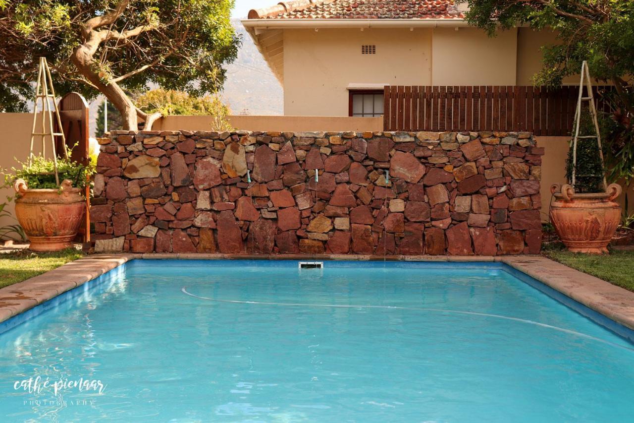 A Tuscan Villa Guest House Фиш Хук Екстериор снимка
